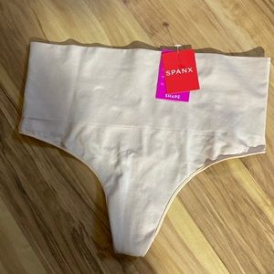🆕 SPANX Everyday Shaping Panties Thong